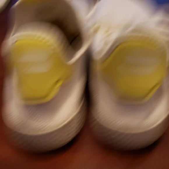 Adidas Men's White Sneakers with Yellow Accents - Picture 7 of 8